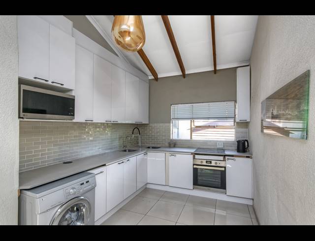 6 BEDROOM HOUSE FOR SALE IN WOODMEAD